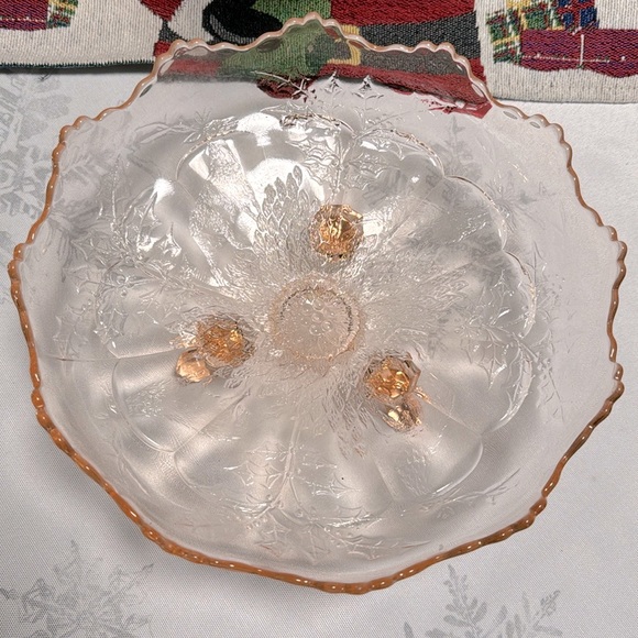 Holiday pink depression glass bowl with feet - Picture 2 of 4